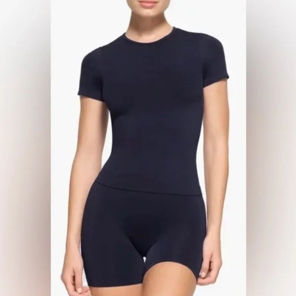 SKIMS Soft Smoothing Seamless Biker Shorts In Navy Size Small